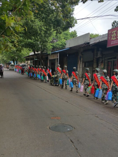 leyu体育青年志愿者协会为向塘铁路老年颐养院老人送温暖