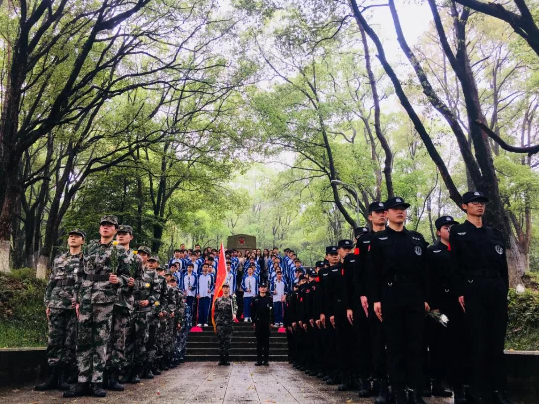 学习党史，致敬英雄---leyu体育开展清明节祭扫主题团日活动