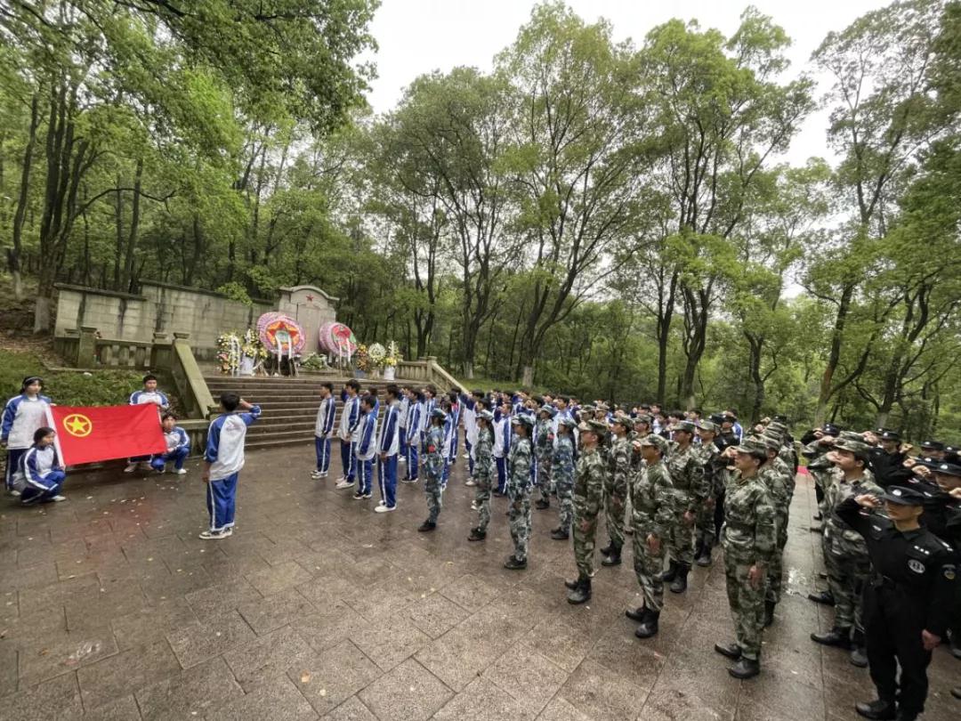 学习党史，致敬英雄---leyu体育开展清明节祭扫主题团日活动